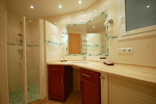 Lets Holidays Sea Views Apartment In Sa Gabarra
