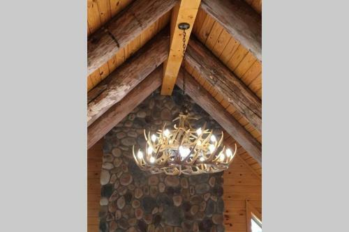 Spacious Luxurious Log Cabin Near Cooperstown Ny