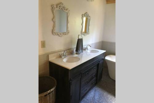 Spacious Luxurious Log Cabin Near Cooperstown Ny