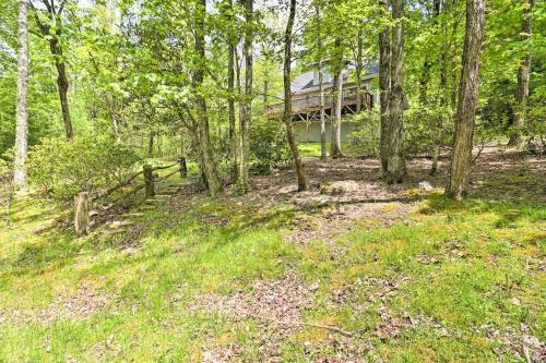 Cozy Retreat With Deck And Sapphire Resort Access!