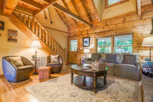 Cozy Retreat With Deck And Sapphire Resort Access!
