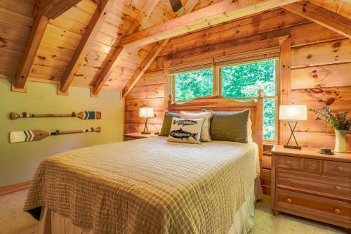 Cozy Retreat With Deck And Sapphire Resort Access!