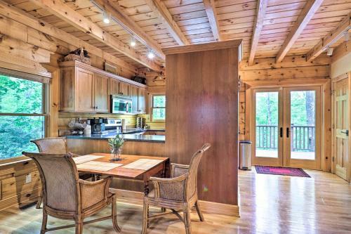 Cozy Retreat With Deck And Sapphire Resort Access!