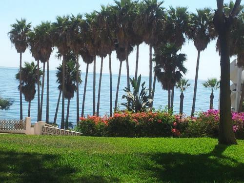 Calahonda Beach- Golf Apartment