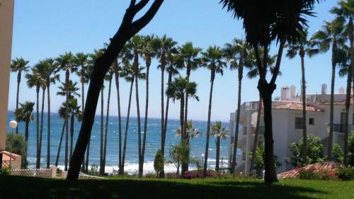 Calahonda Beach- Golf Apartment
