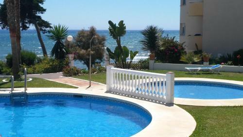 Calahonda Beach- Golf Apartment