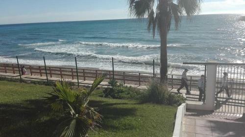 Calahonda Beach- Golf Apartment