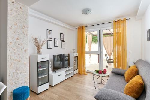 Borna Apartments
