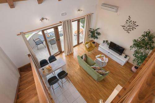 Borna Apartments
