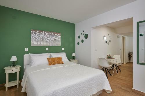 Borna Apartments