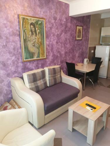 "lux Apartmani M-mili?"