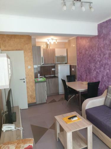 "lux Apartmani M-mili?"