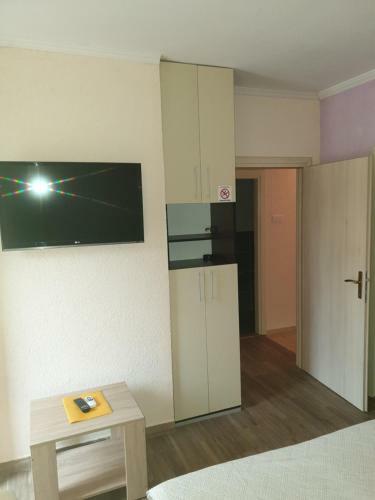 "lux Apartmani M-mili?"