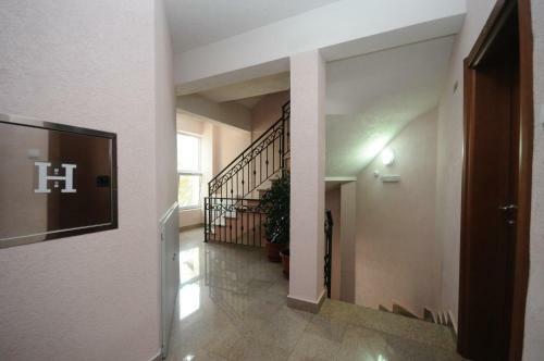 "lux Apartmani M-mili?"
