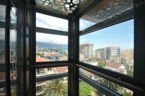 "lux Apartmani M-mili?"