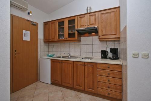 Adria Brela Apartments