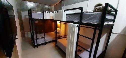 Tuk Tuk Trat Hostel