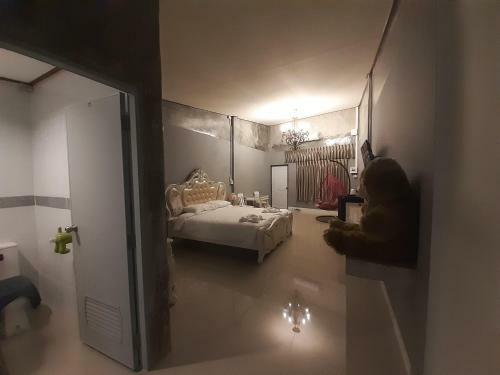 Tuk Tuk Trat Hostel