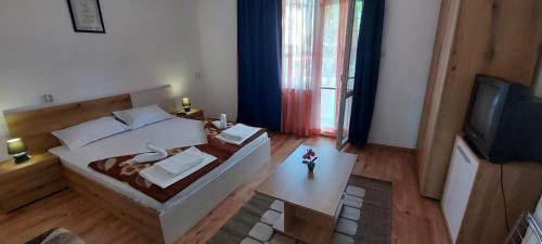 Hostal Three Bedroom Apartment