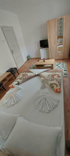 Hostal Three Bedroom Apartment