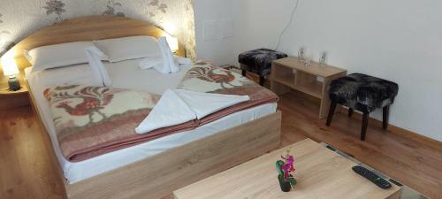 Hostal Three Bedroom Apartment