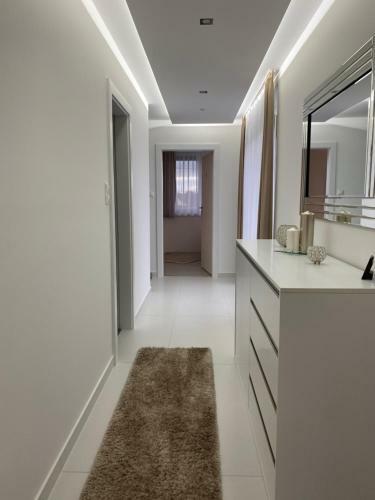 Amira Apartman