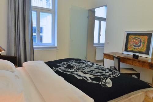 Kolonada Luxury 3 Bedroom Apartment Manes
