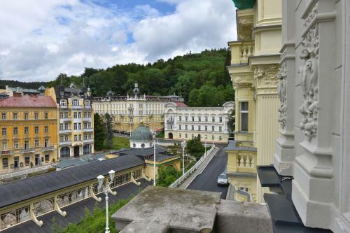 Kolonada Luxury 3 Bedroom Apartment Manes