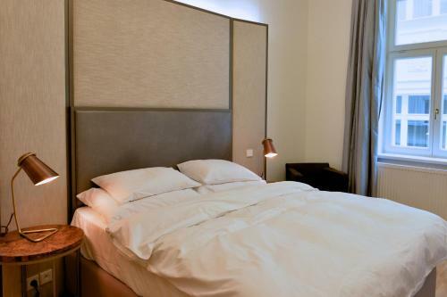 Kolonada Luxury 3 Bedroom Apartment Manes