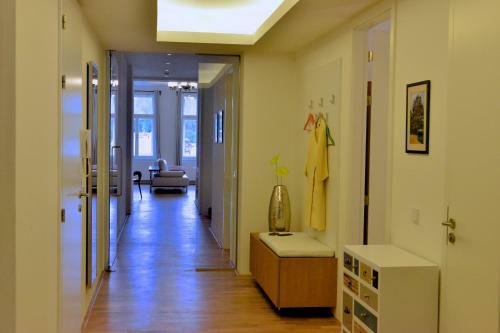 Kolonada Luxury 3 Bedroom Apartment Manes