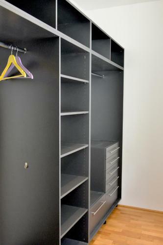 Kolonada Luxury 3 Bedroom Apartment Manes