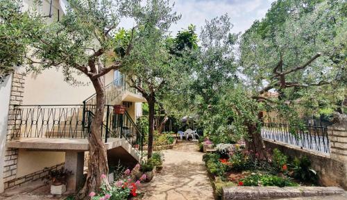 Cecillia Mare Apartments