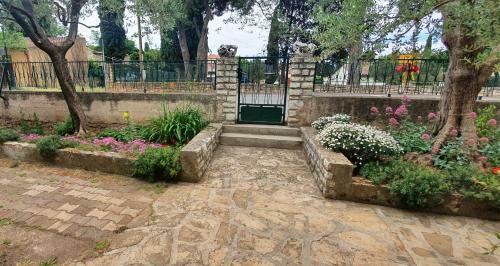 Cecillia Mare Apartments