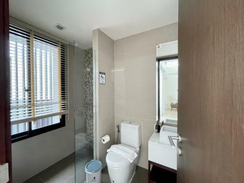 5 Bedroom Rooftop Pool Villa Laguna Park