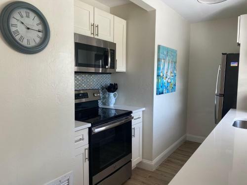 Flamingo Villas E Downstairs - Beautiful Beach Bungalow With Pool