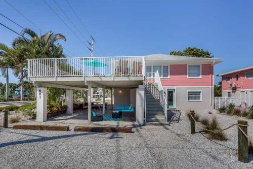 Flamingo Villas C Upstairs - Beautiful Beach Bungalow With Pool