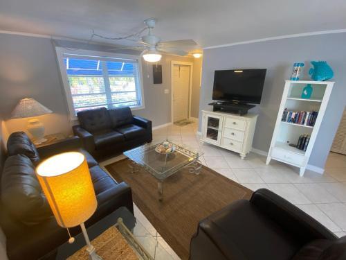 120 Bahia Via - Downstairs