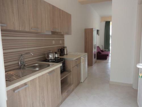 Ioanna Apartments Near The Sea