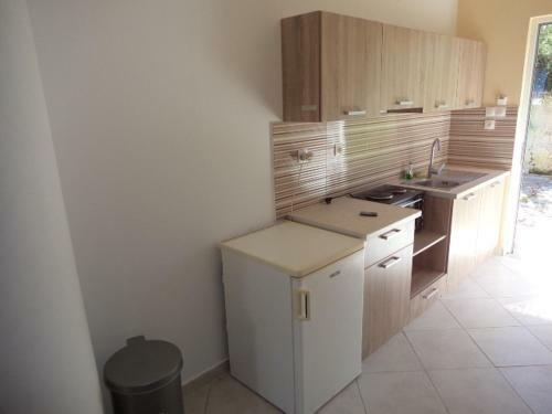 Ioanna Apartments Near The Sea