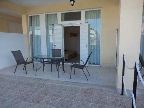 Ioanna Apartments Near The Sea