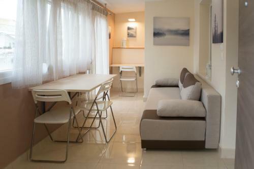 Kosmos Service Apartment Modern Spirit City Center