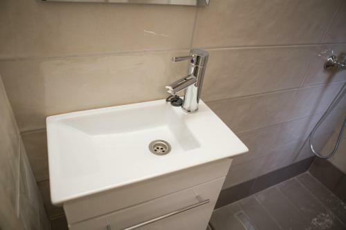 Kosmos Service Apartment Modern Spirit City Center