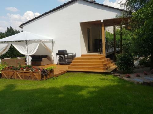 Bia?y Domek Pomiech�wek