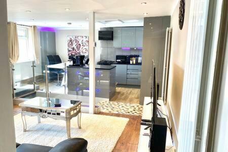 Modern Stylish Apartment At Brighton Station