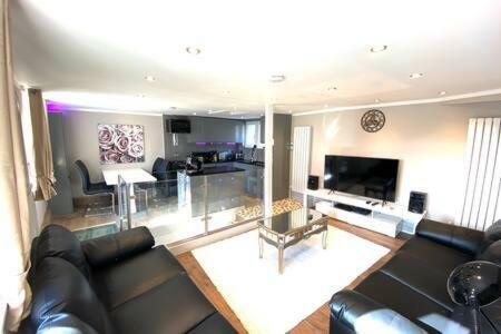 Modern Stylish Apartment At Brighton Station