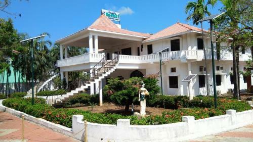 Hotel Esakki Resort Fivefalls