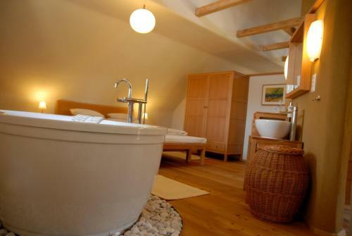 Hostal Weingut Tauss