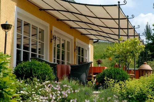 Hostal Weingut Tauss