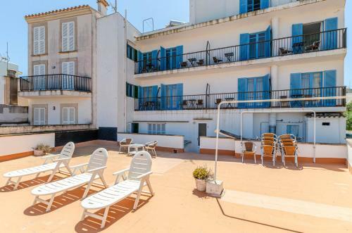 La Marina Hostal