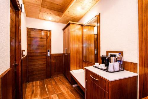 Hotel Suryansh Regency Manali Centrally Heated Air Cooled With Private Balconies
